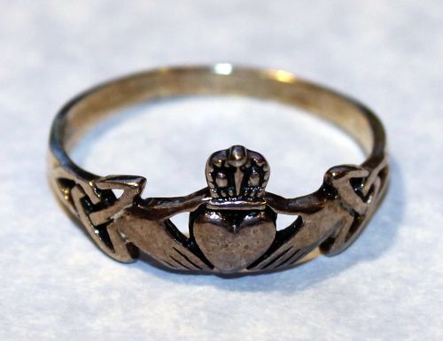 Claddagh Triquetra Side Open (Sterling)