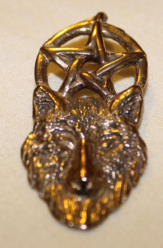 Wolf Head Pentagram (Bronze)
